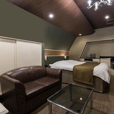 ホテル ジュエリージュエリー 十三 (Adults Only) Osaka Eksteriør billede