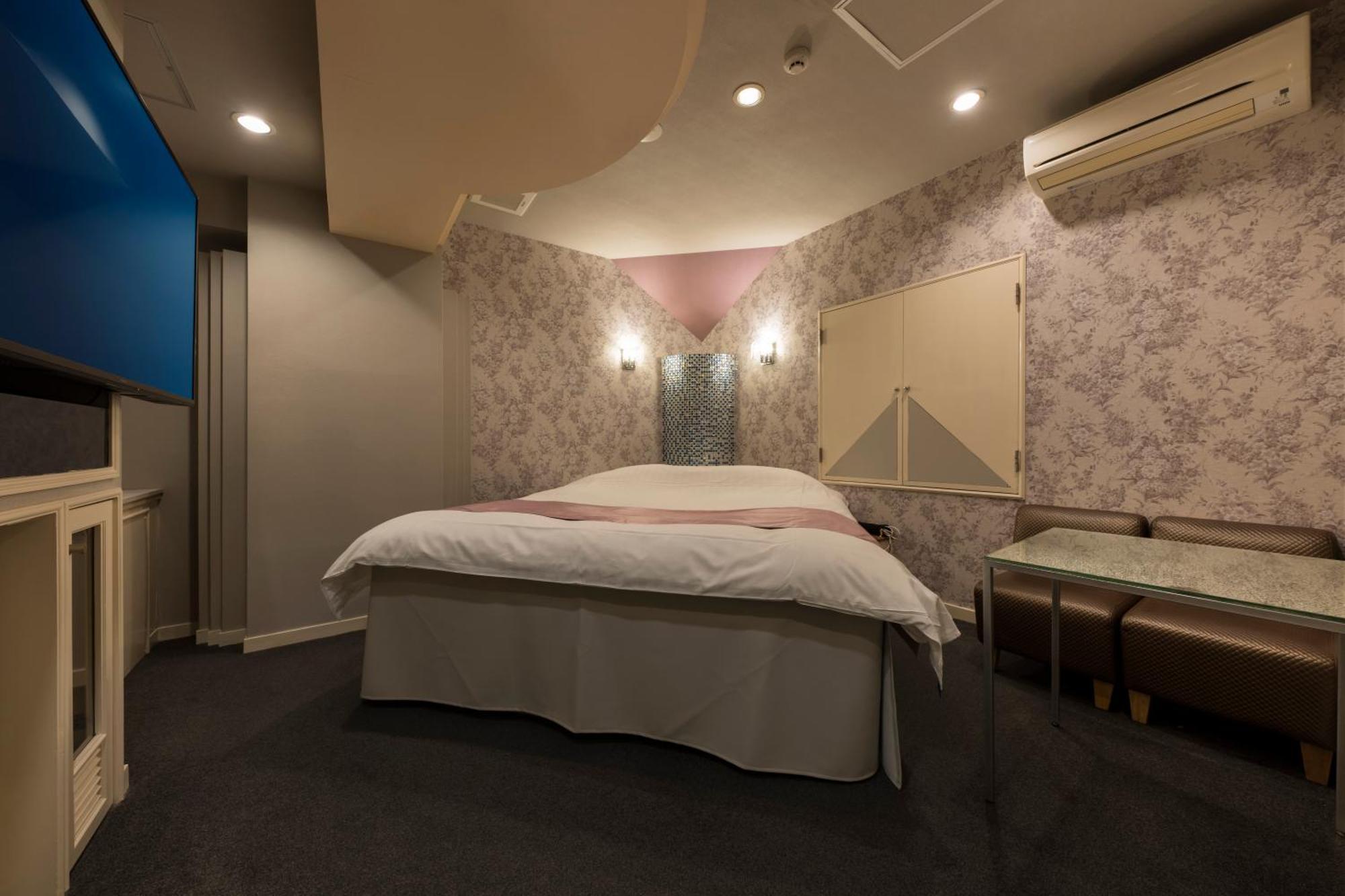 ホテル ジュエリージュエリー 十三 (Adults Only) Osaka Eksteriør billede